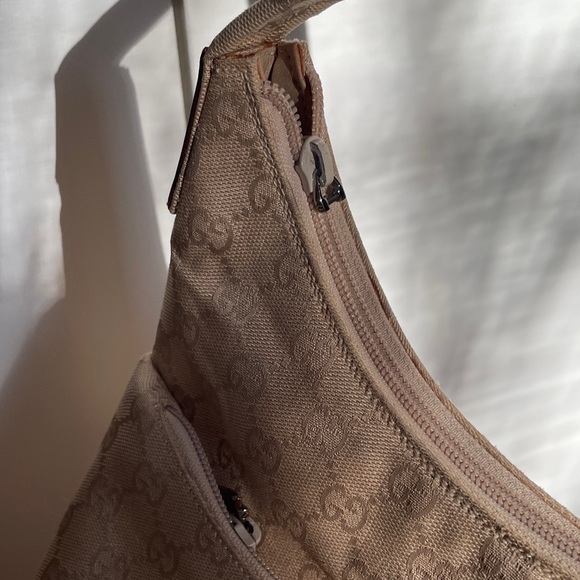 Gucci Beige Monogram Shoulder Bag - Picture 6 of 8